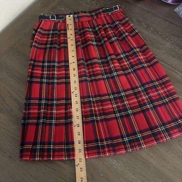 Scotish Tartan Plaid Wool Wrap Skirt Womens Size 12 Red Pleated Buckle Raw Hem - Picture 8 of 9